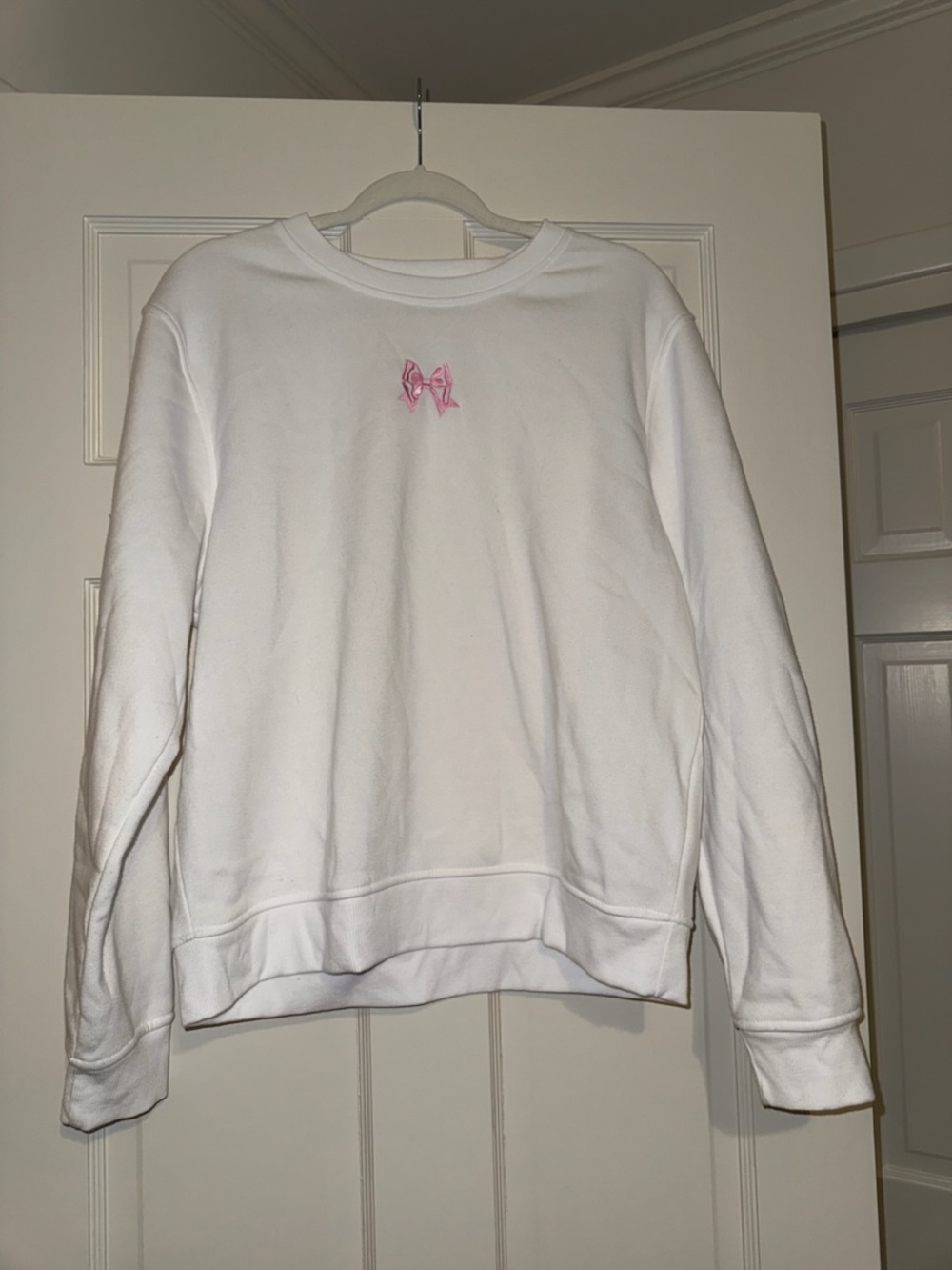 White Crewneck Sweatshirt with Pink Bow Embroidery